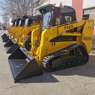 多機能付属品との4WD Kubotaのスキッドの積込み機の黄色い色
