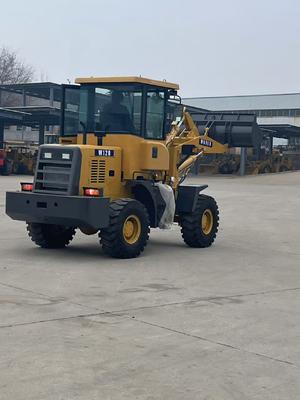 33kW/2400rpm の電源と 267mm の地空を備えた強力な小型バケットローダー